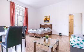 6 Min To Amusement Park - Economy Rooms In Shared Apartment