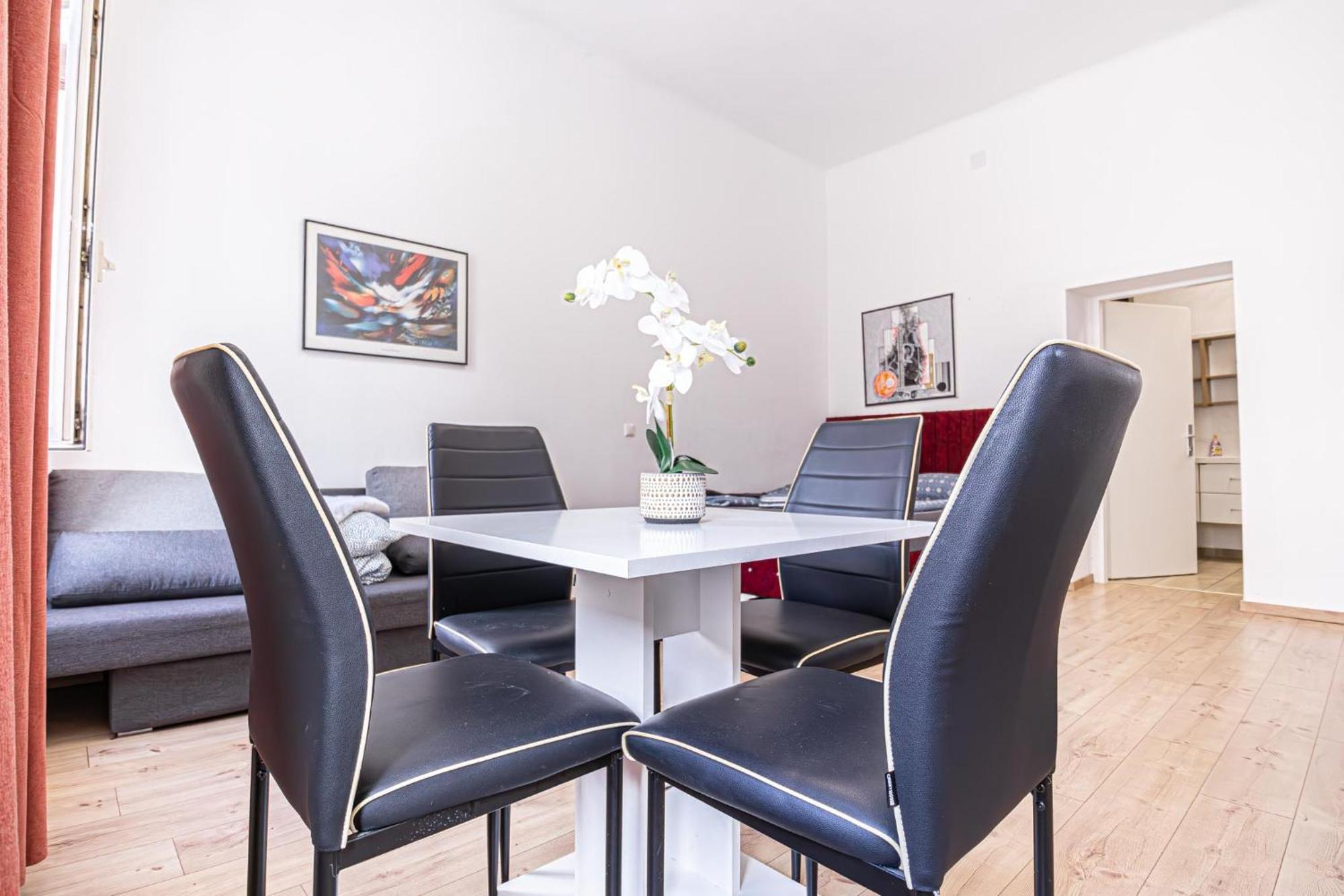 6 Min To Amusement Park - Economy Rooms In Shared Apartment Вена Экстерьер фото