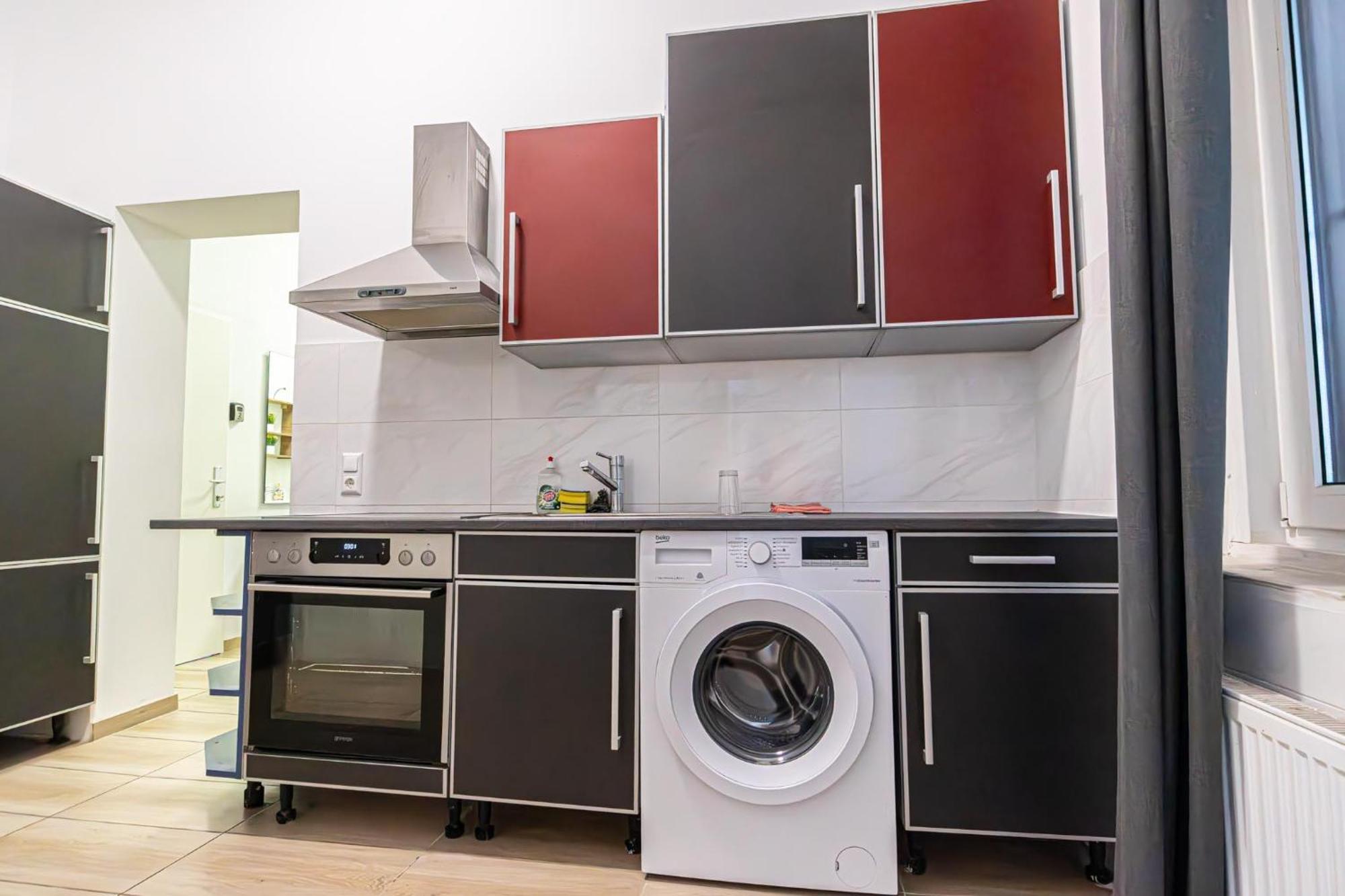 6 Min To Amusement Park - Economy Rooms In Shared Apartment Вена Экстерьер фото