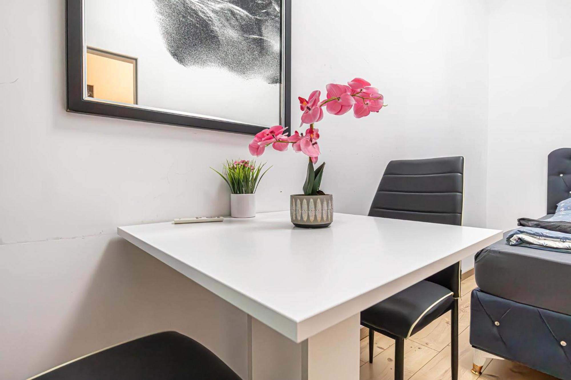 6 Min To Amusement Park - Economy Rooms In Shared Apartment Вена Экстерьер фото