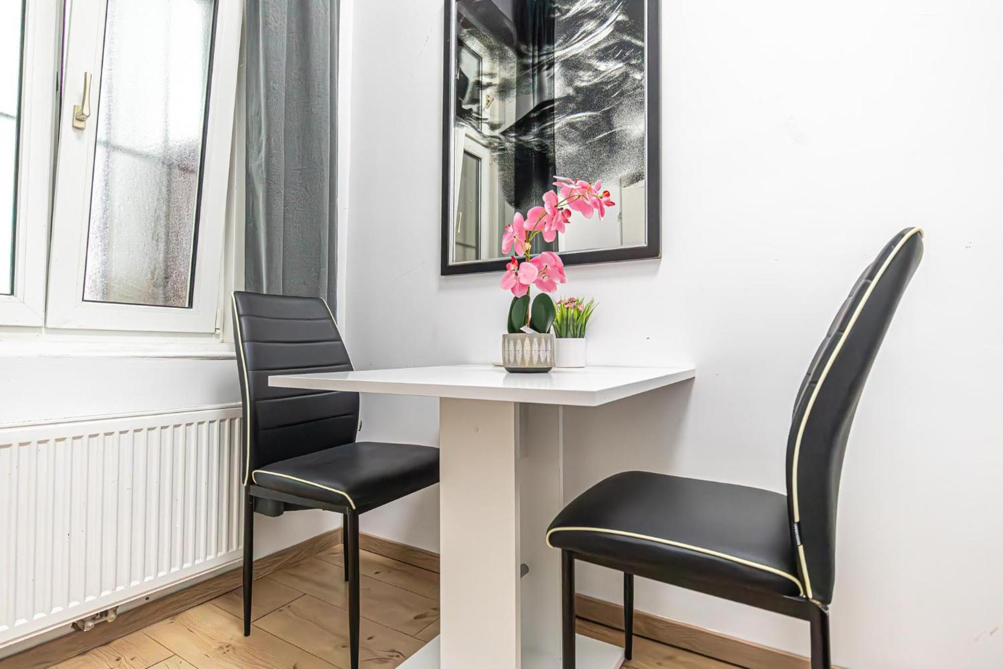 6 Min To Amusement Park - Economy Rooms In Shared Apartment Вена Экстерьер фото