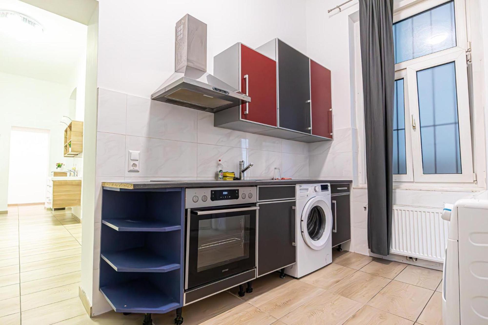 6 Min To Amusement Park - Economy Rooms In Shared Apartment Вена Экстерьер фото