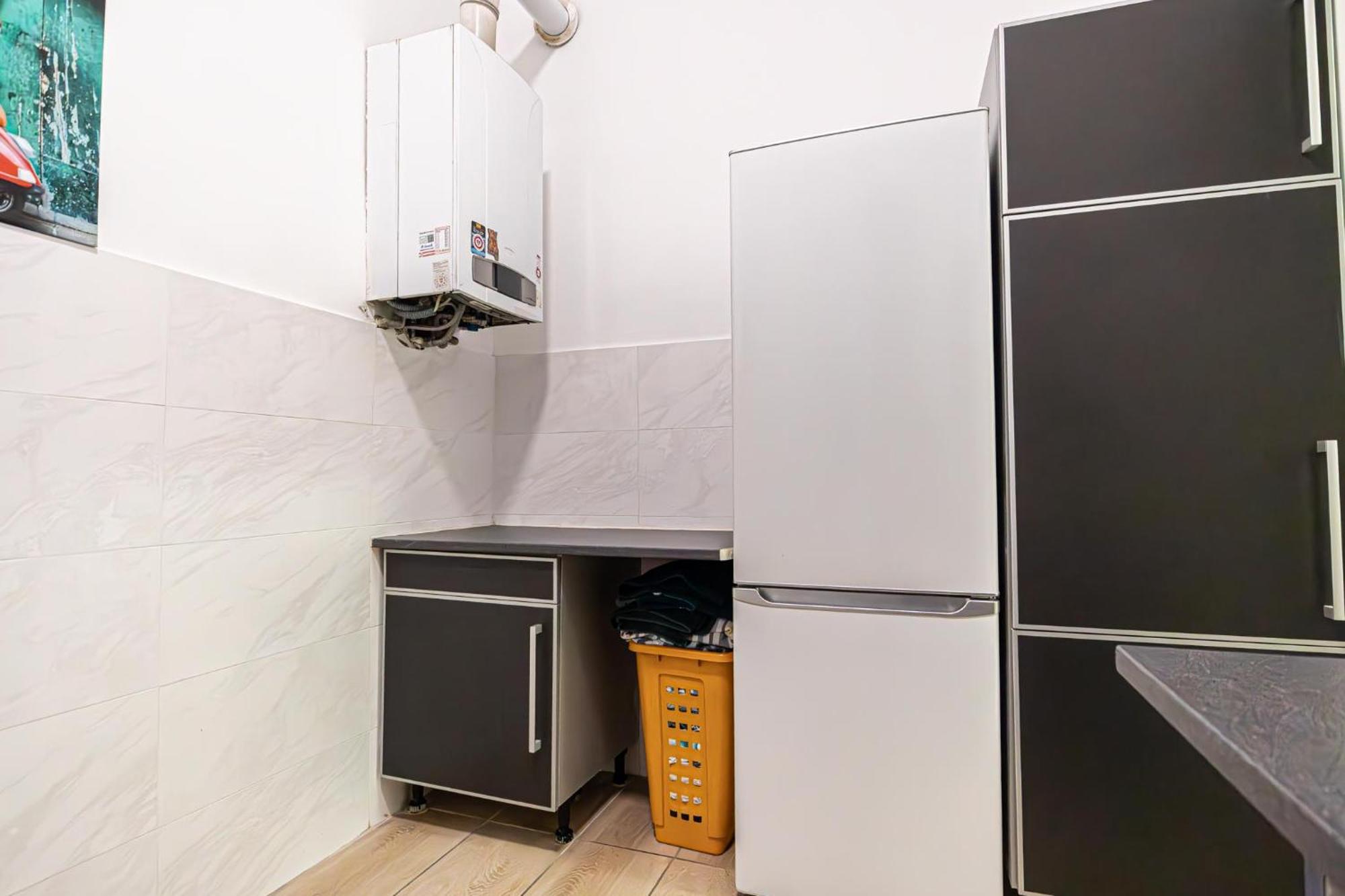 6 Min To Amusement Park - Economy Rooms In Shared Apartment Вена Экстерьер фото