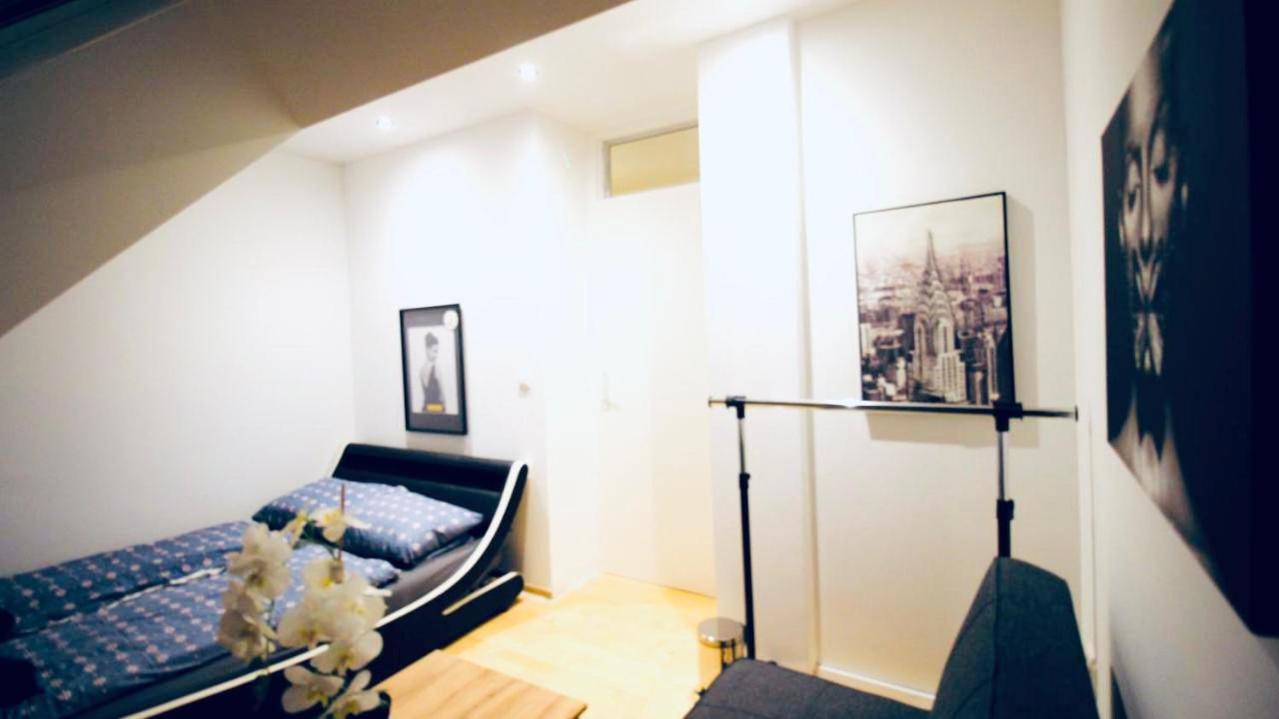 6 Min To Amusement Park - Economy Rooms In Shared Apartment Вена Экстерьер фото