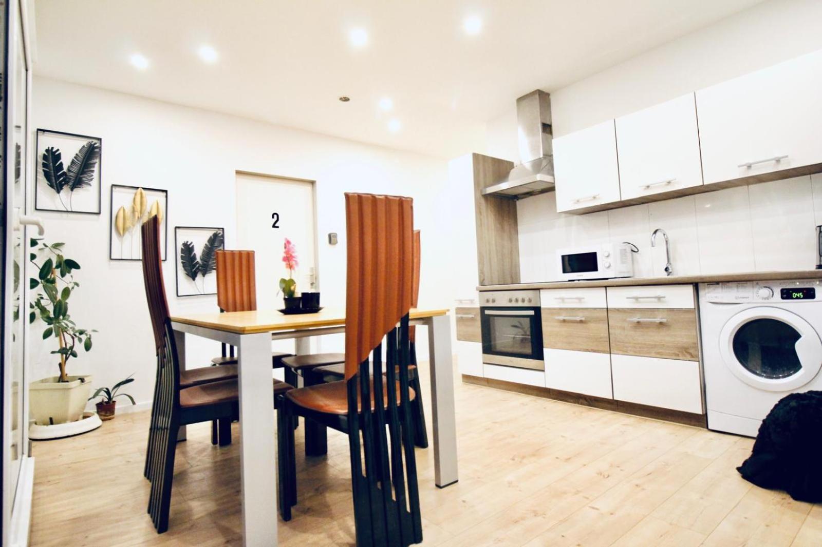 6 Min To Amusement Park - Economy Rooms In Shared Apartment Вена Экстерьер фото