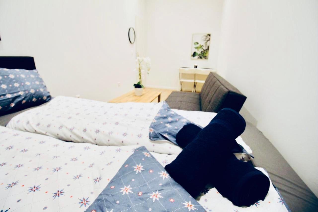 6 Min To Amusement Park - Economy Rooms In Shared Apartment Вена Экстерьер фото